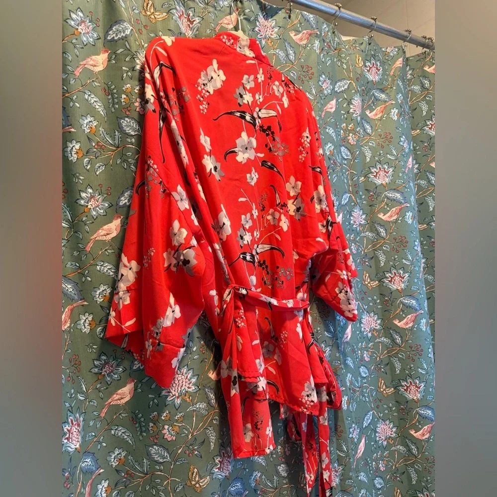 Say What? Red and White Floral Kimono brand new beautiful